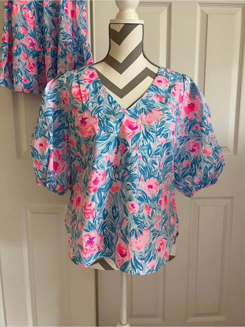 Lilly Pulitzer Pink & Blue Floral V-Neck Puff Sleeve Blouse